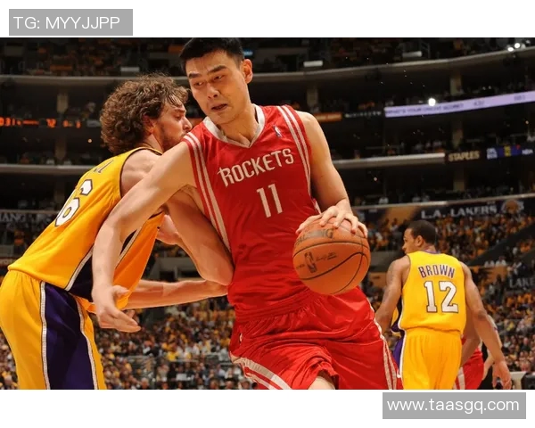 姚明驾驶私人飞机翱翔蓝天展现运动员风采与飞行梦想的完美结合 姚明驾驶私人飞机翱翔蓝天展现运动员风采与飞行梦想的完美结合