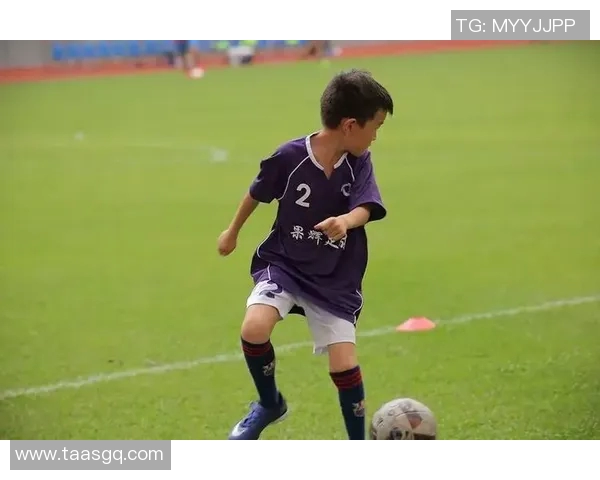 深圳排球队耐力训练揭秘:如何在赛场上持续发力与突破极限 深圳排球队耐力训练揭秘:如何在赛场上持续发力与突破极限