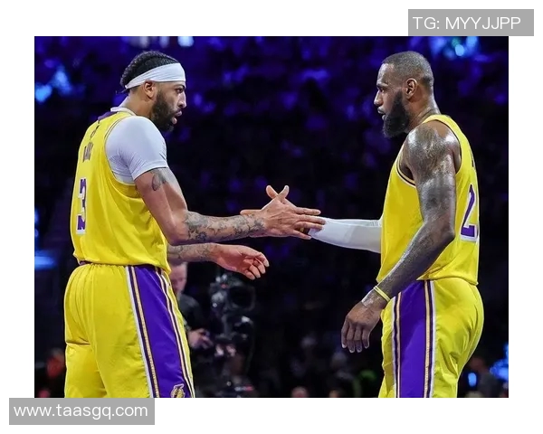 湖人球星宣布膝伤康复，球迷热情祝福刷爆社交媒体